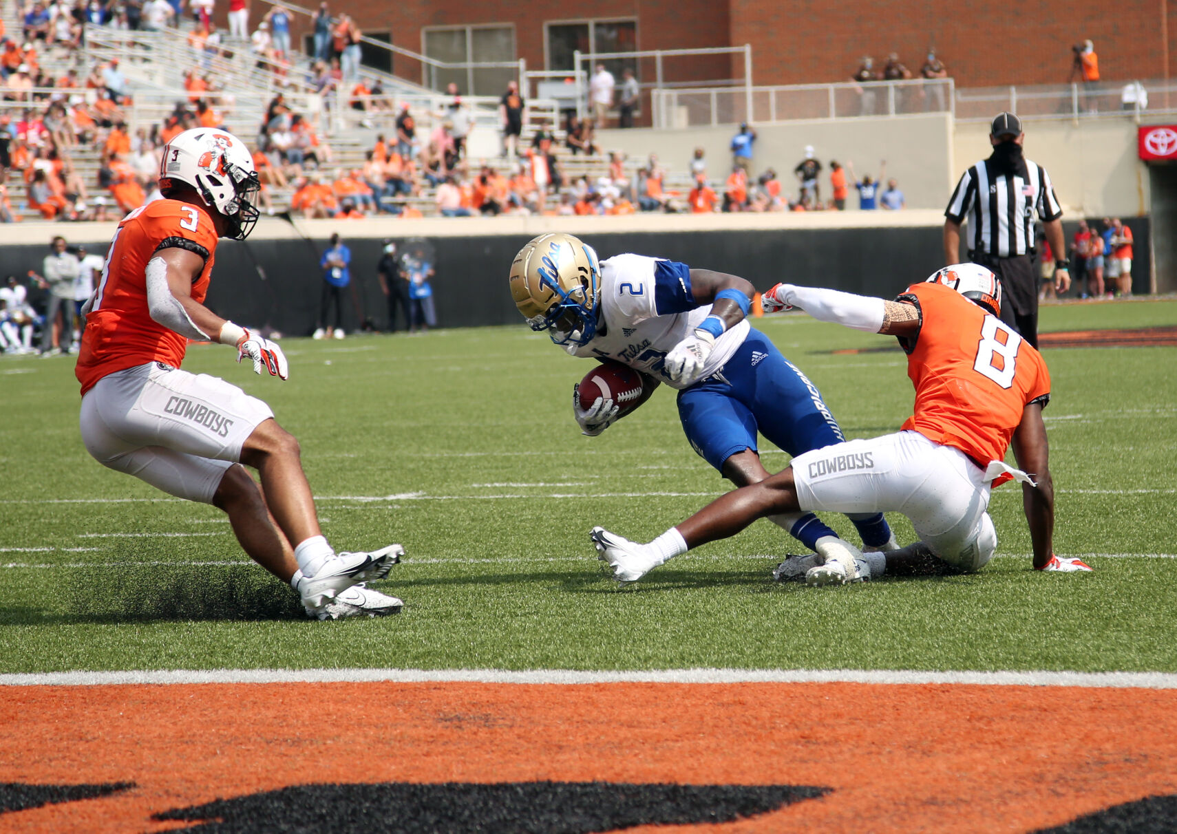 Cowboys survive Tulsa behind a solid defense and a true freshman quarterback